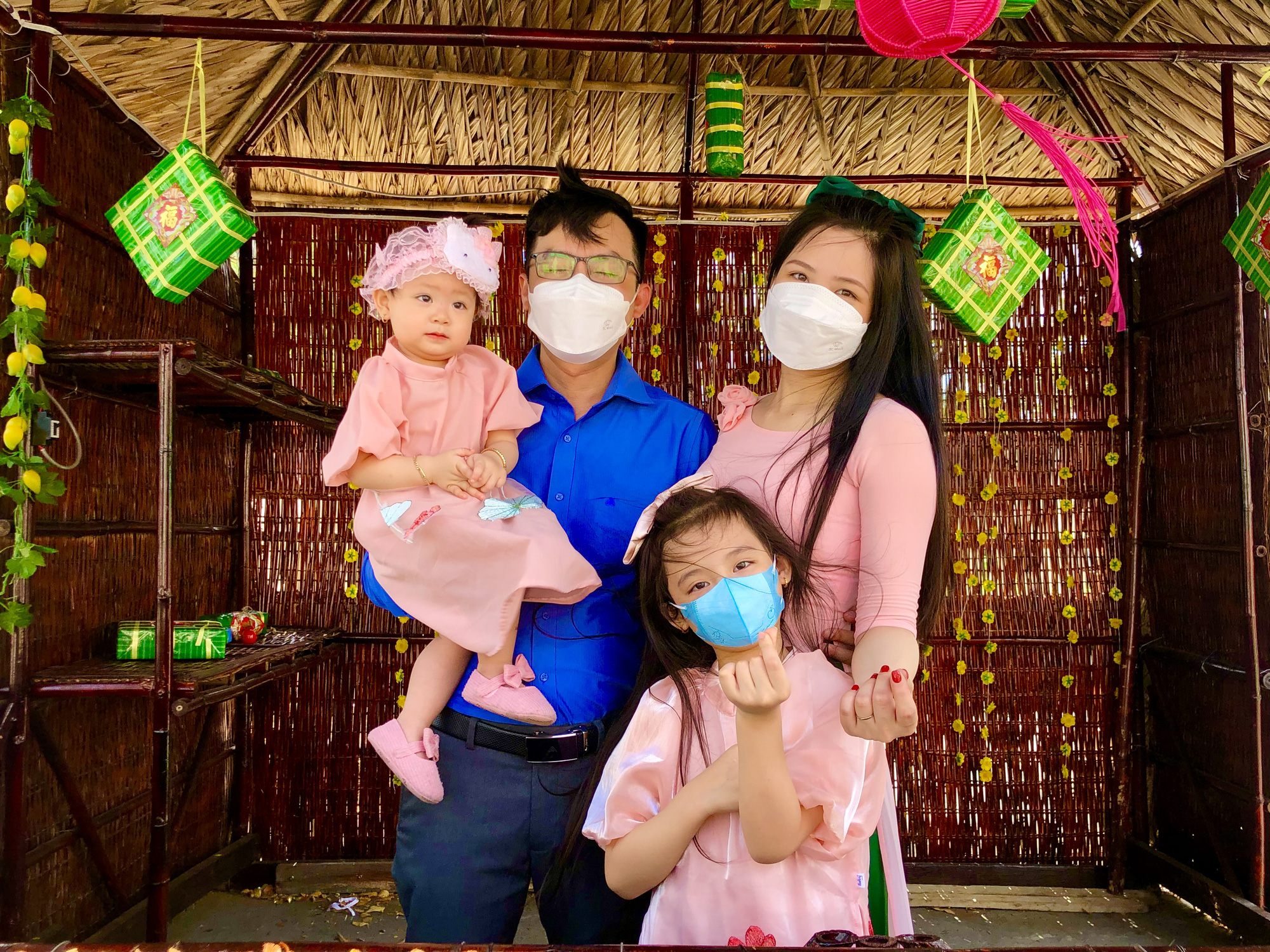 CLIP: Mùng 1 Tết, người dân nô nức đi lễ chùa, vui chơi dã ngoại - Ảnh 9.