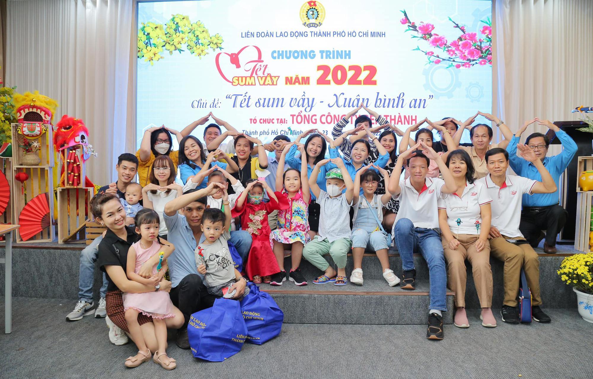 Ấm l&ograve;ng lao động xa qu&ecirc; - Ảnh 8.