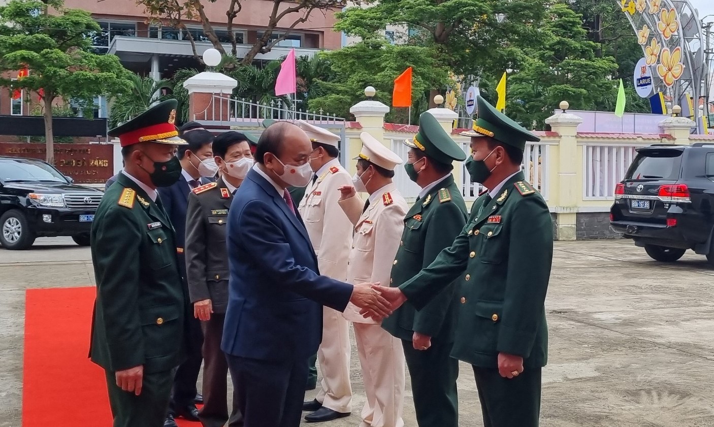 Chủ tịch nước Nguyễn Xuân Phúc chúc Tết lực lượng vũ trang tại Đà Nẵng