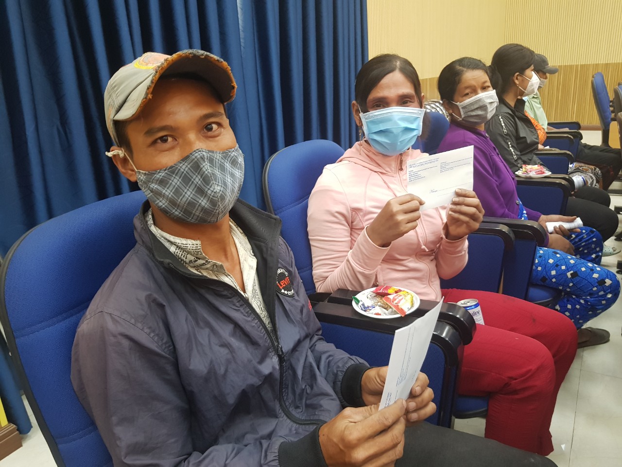 Ấm l&ograve;ng lao động xa qu&ecirc; - Ảnh 9.