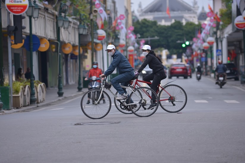Người dân Hà Nội du Xuân, tập thể dục ngày Mùng Một Tết - Ảnh 15.