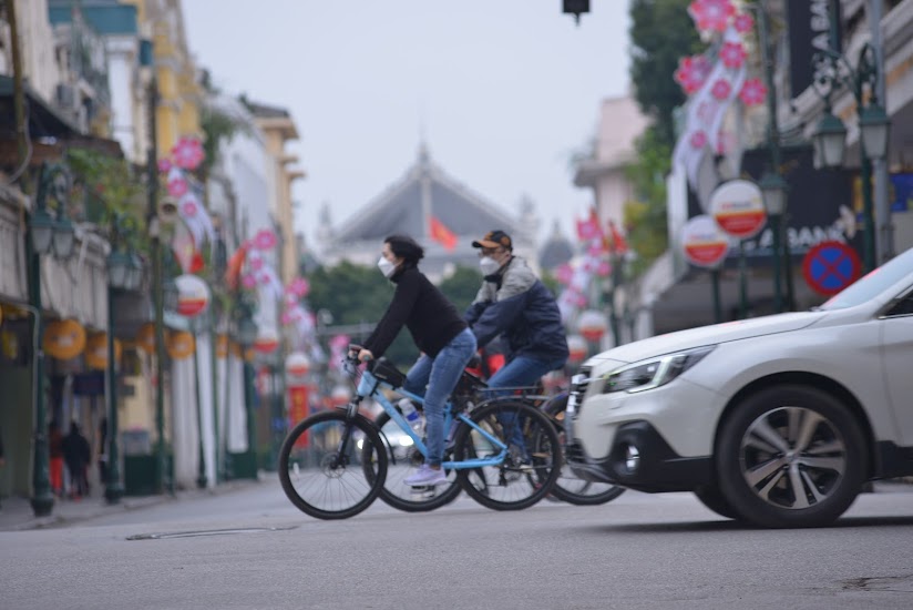 Người dân Hà Nội du Xuân, tập thể dục ngày Mùng Một Tết - Ảnh 17.