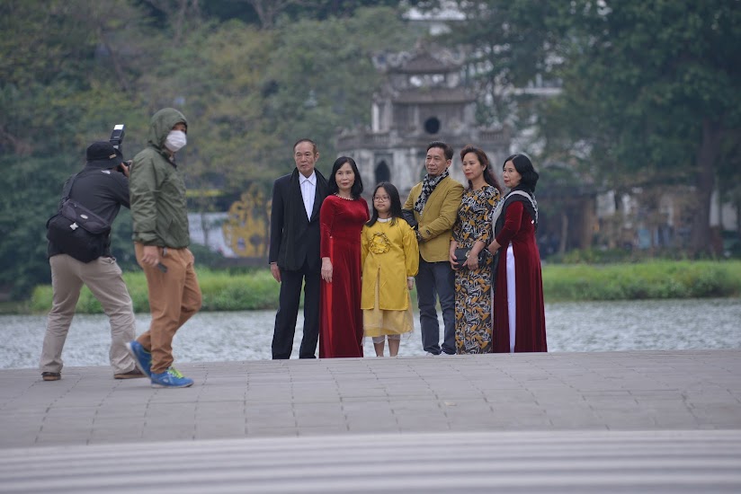 Người dân Hà Nội du Xuân, tập thể dục ngày Mùng Một Tết - Ảnh 24.