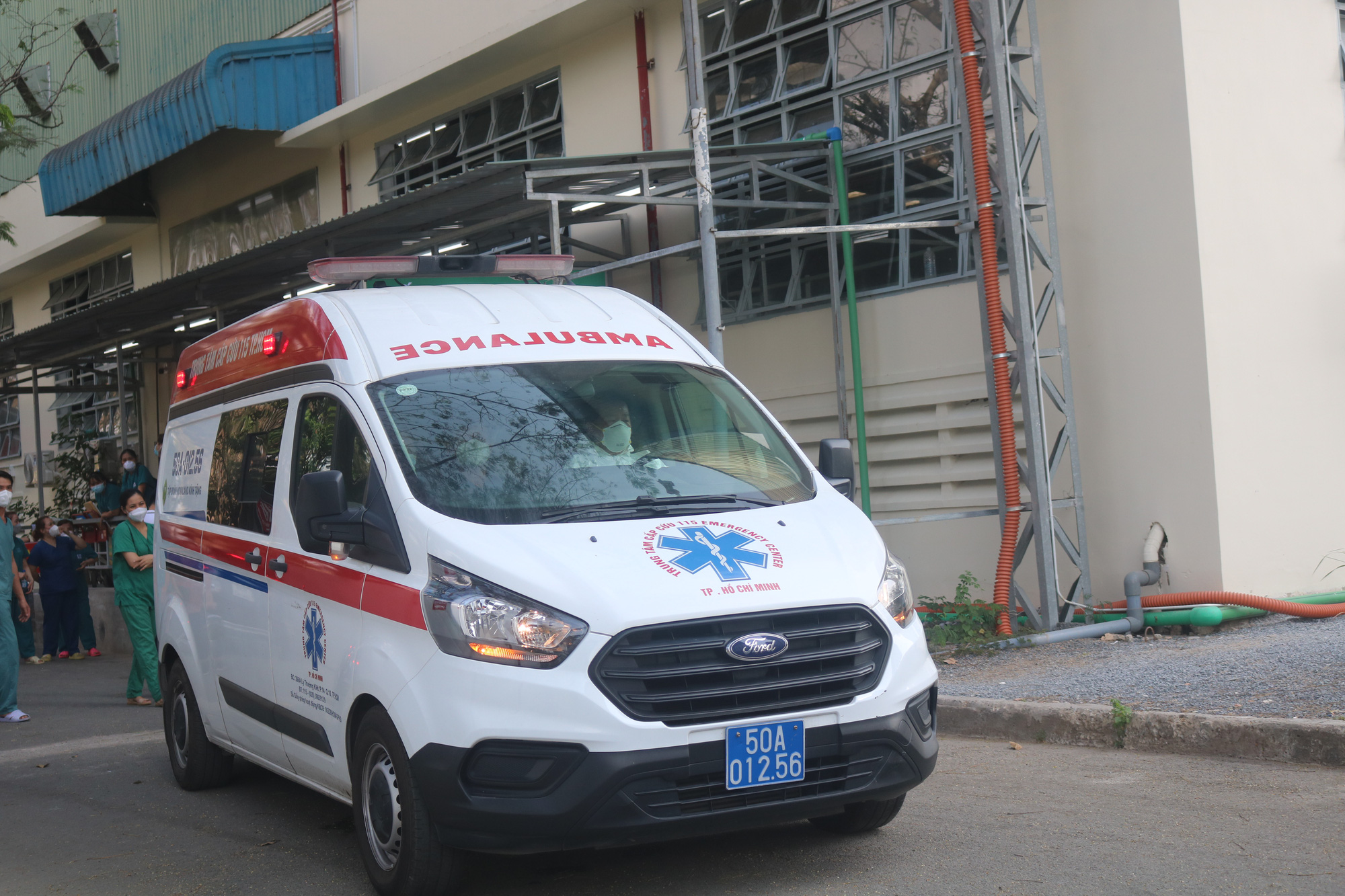 Tho&aacute;t cửa tử sau 84 ng&agrave;y chạy ECMO li&ecirc;n tục, anh ch&agrave;ng 140 kg xuất viện về nh&agrave; - Ảnh 3.