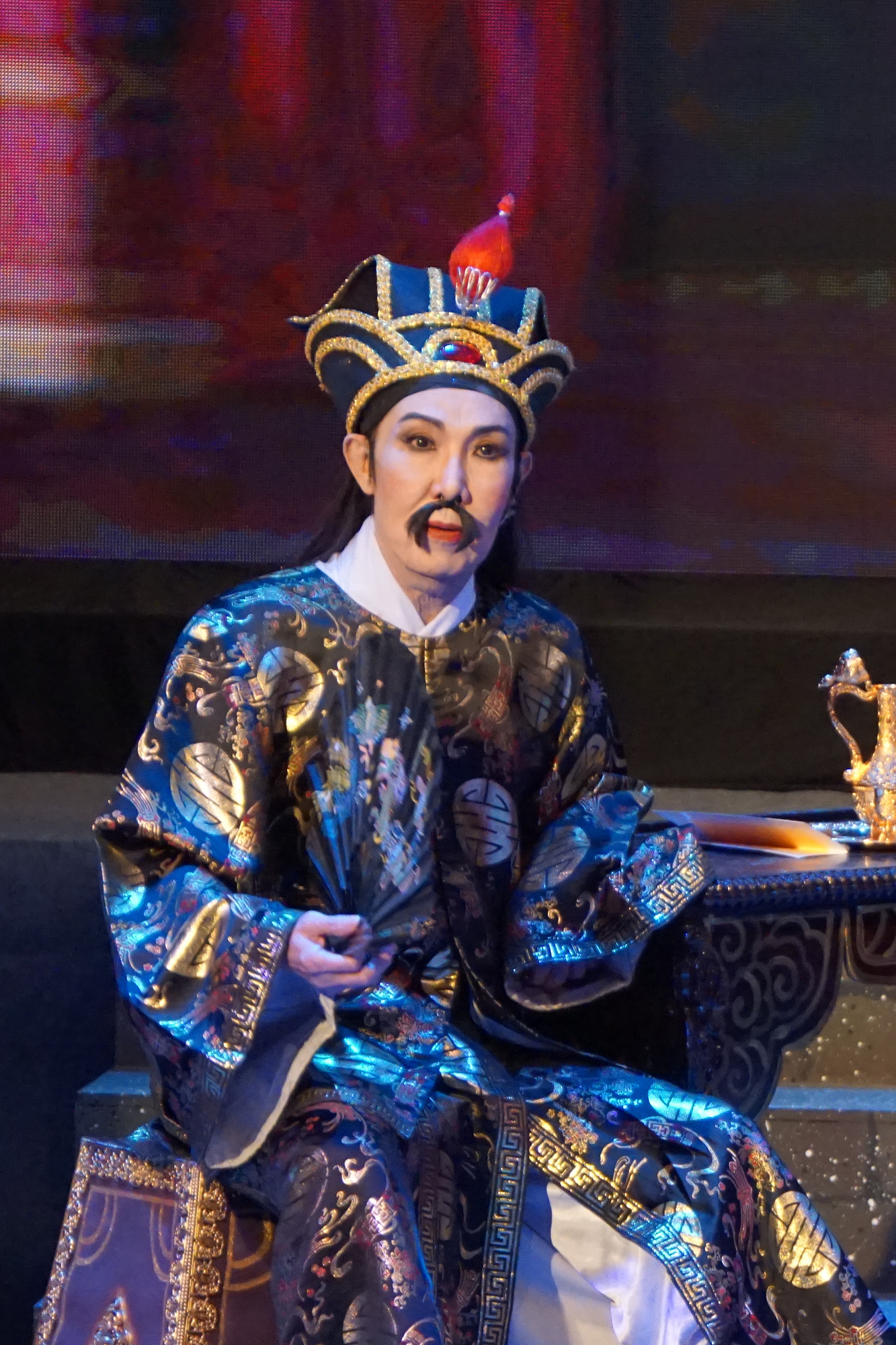 Kh&aacute;n giả bị Vũ Linh m&ecirc; hoặc trong vở Mạnh Lệ Qu&acirc;n kỳ nữ - Ảnh 2.