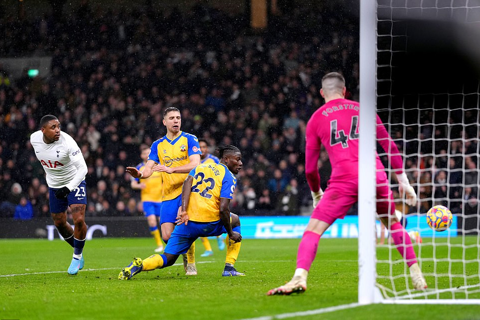 Thua sốc s&acirc;n nh&agrave;, Tottenham lỡ cuộc đua Top 4 - Ảnh 7.