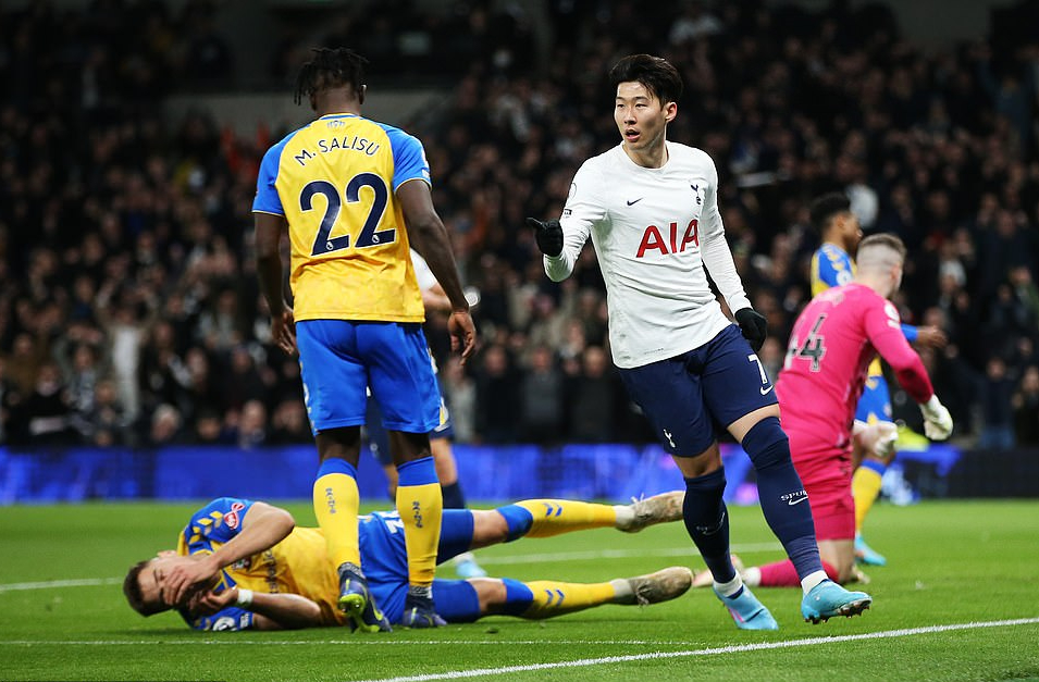 Thua sốc s&acirc;n nh&agrave;, Tottenham lỡ cuộc đua Top 4 - Ảnh 2.