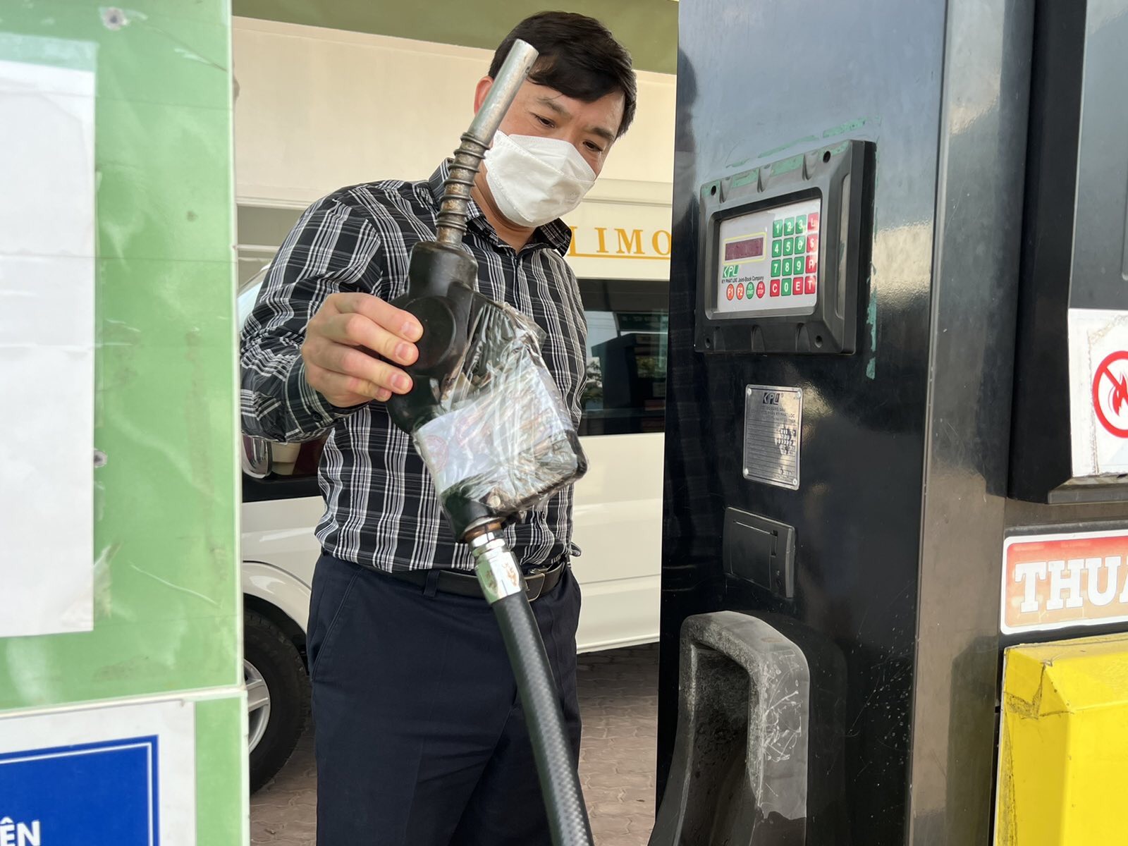 Bộ Công Thương kiểm tra bất ngờ, phát hiện cây xăng treo biển "hết hàng" dù còn 7.000 lít