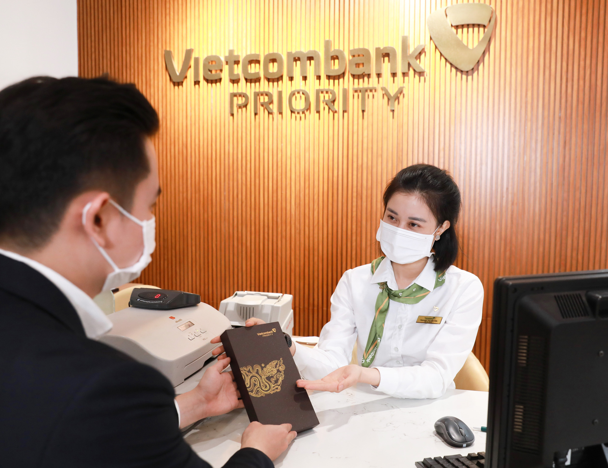 Kh&aacute;ch h&agrave;ng ưu ti&ecirc;n Vietcombank Priority được chăm s&oacute;c kh&aacute;c biệt - Ảnh 1.