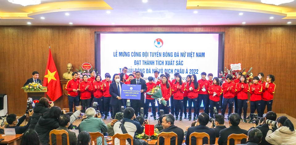 CLIP: Lễ mừng công đội tuyển bóng đá nữ Việt Nam