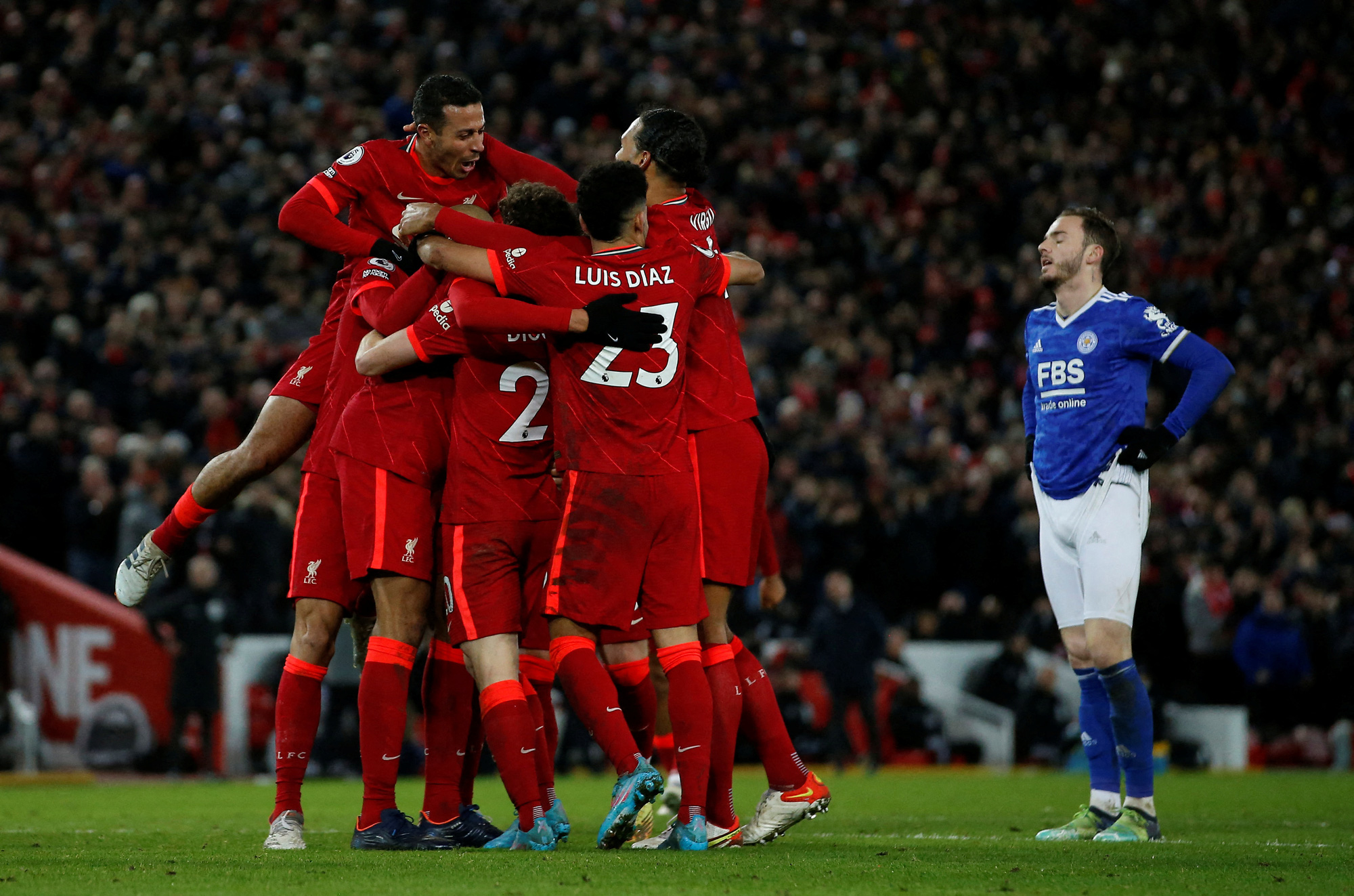 Diogo Jota tỏa s&aacute;ng, Liverpool tăng tốc đua v&ocirc; địch Ngoại hạng - Ảnh 6.