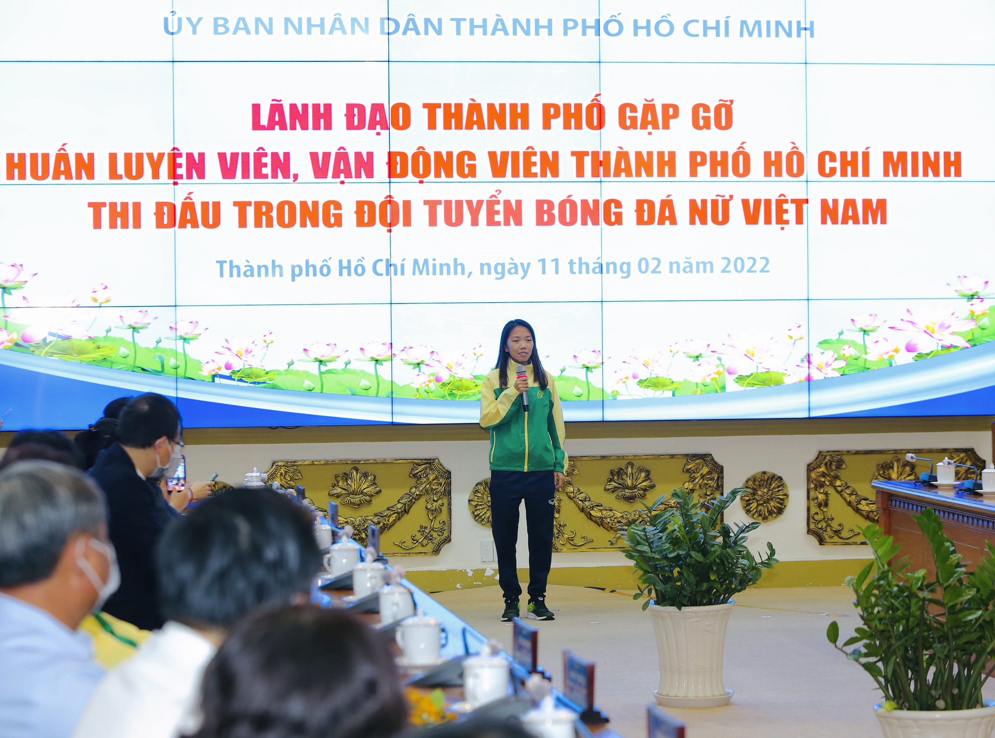 Chủm ảnh lễ mừng c&ocirc;ng c&aacute;c th&agrave;nh vi&ecirc;n đội tuyển nữ tại TP HCM - Ảnh 20.