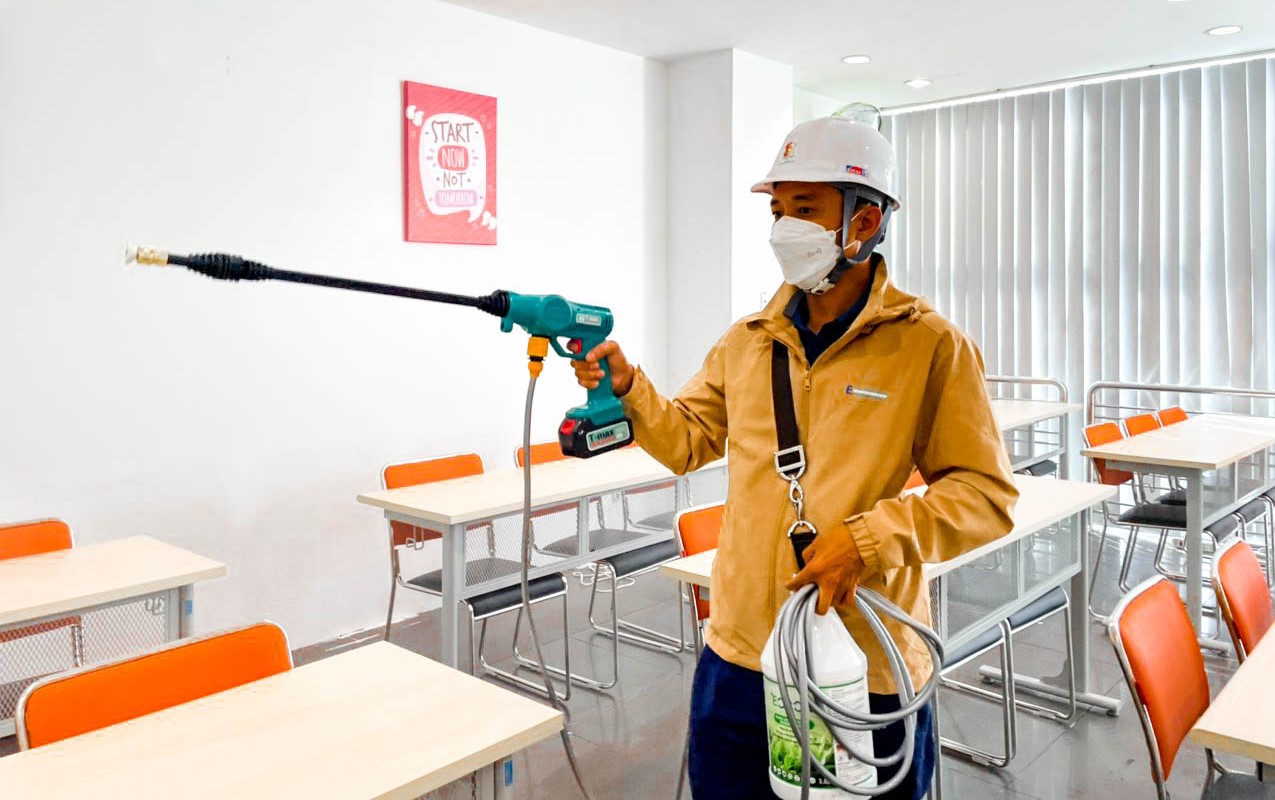 Chuyên gia phun khử khuẩn miễn phí, hỗ trợ các trường đón học sinh trở lại