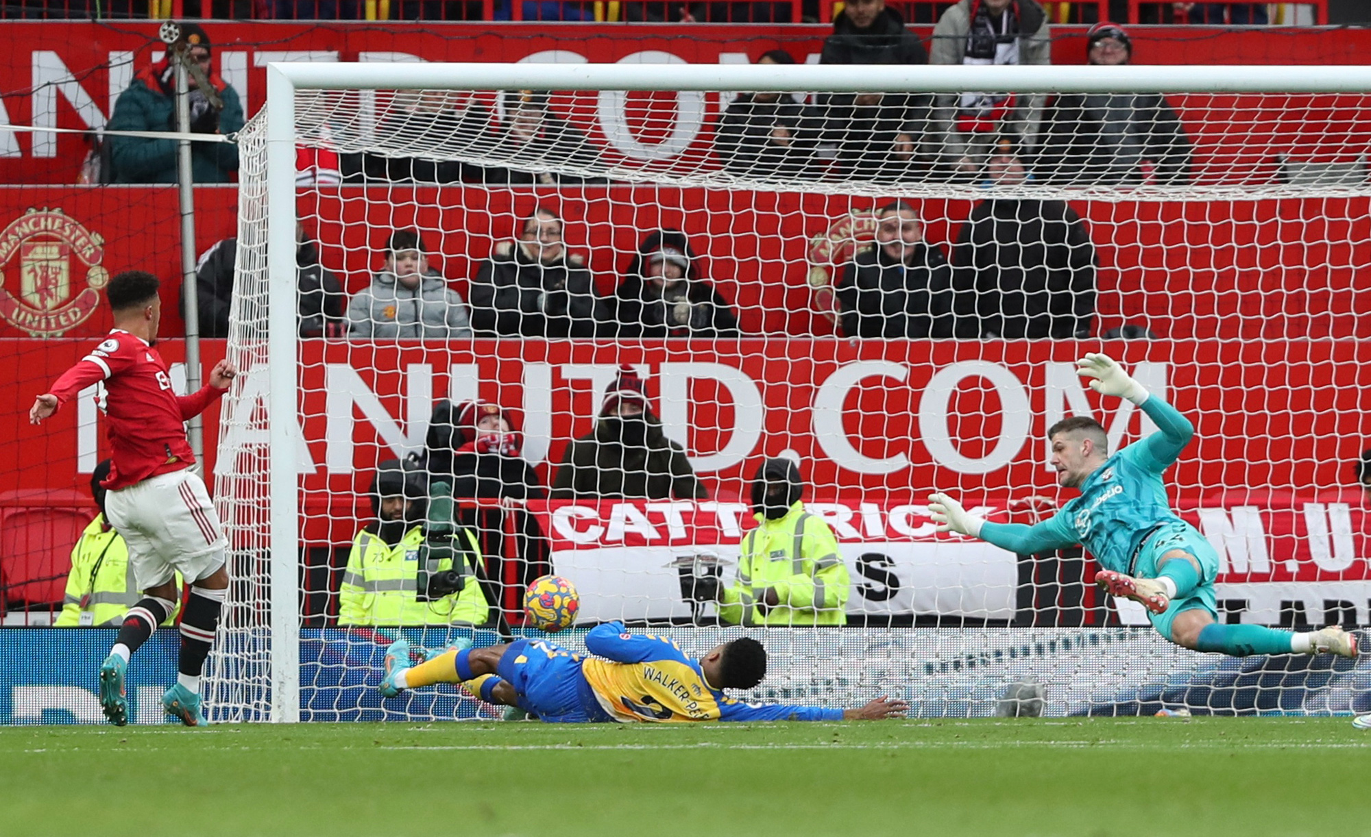 Mất điểm s&acirc;n nh&agrave;, Man United trở lại Top 5 Ngoại hạng Anh - Ảnh 3.