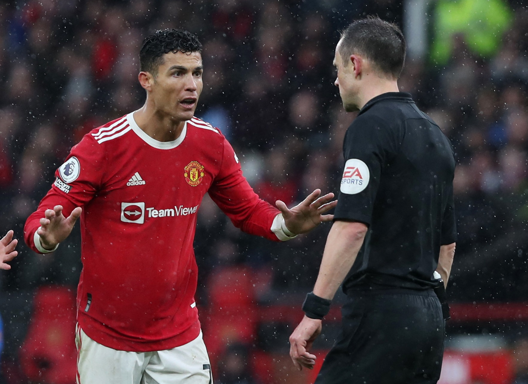 Fan Atletico Madrid biểu tình tẩy chay thương vụ Ronaldo
