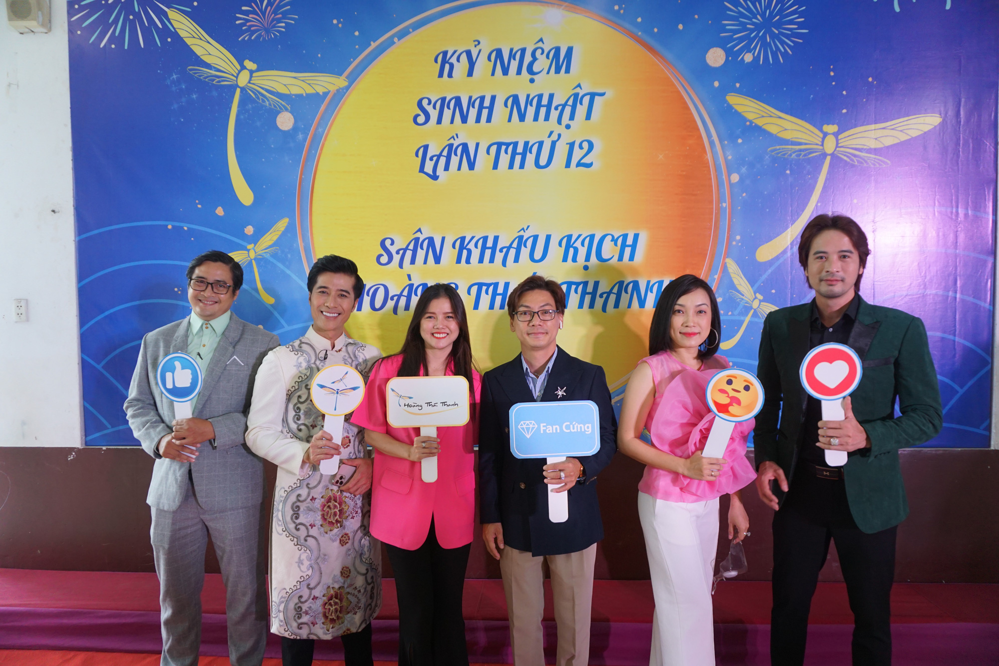 Nghệ sĩ tri ân khán giả trong ngày vui của sân khấu Hoàng Thái Thanh - Ảnh 3.