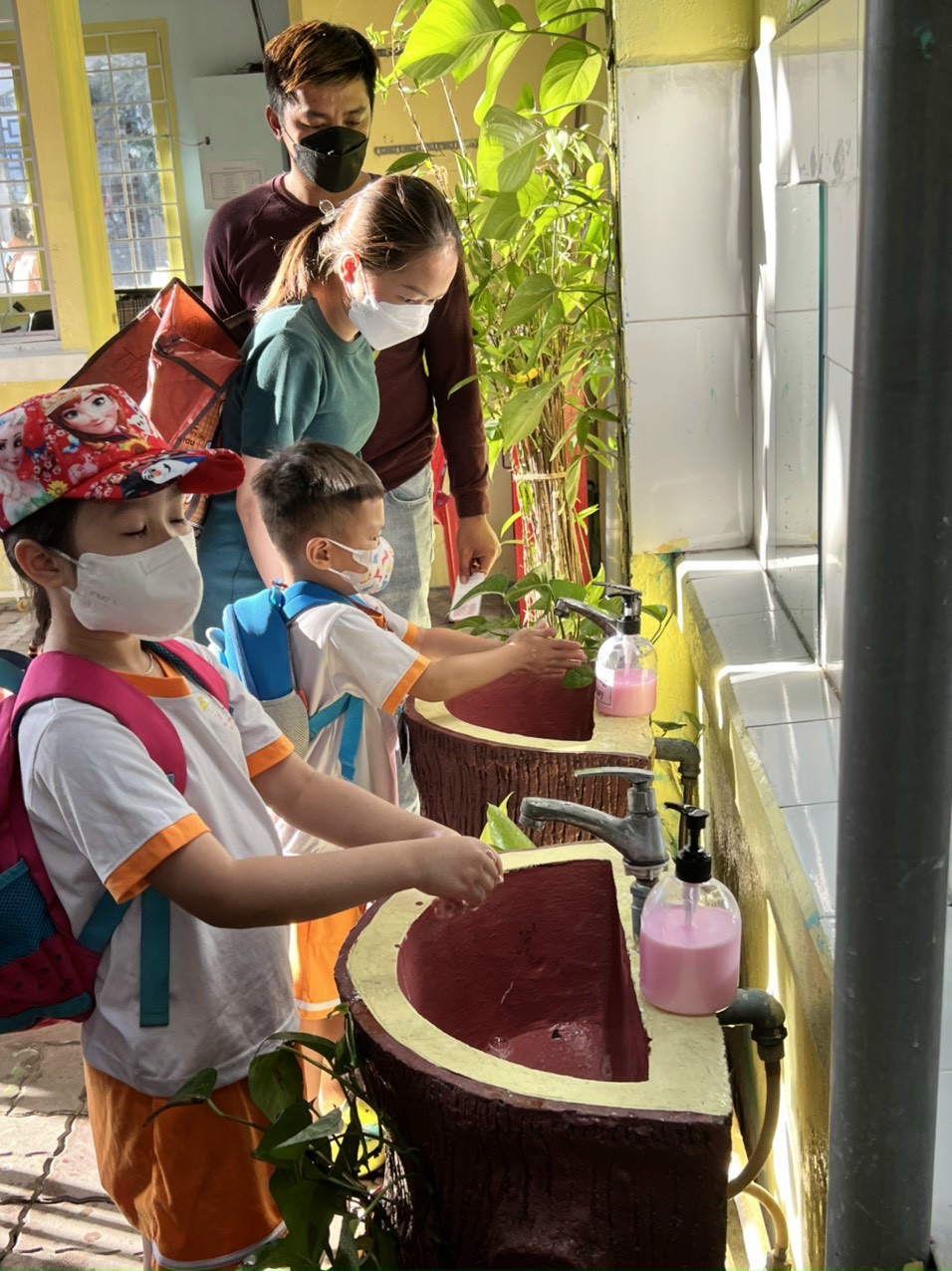 Thông tin "Học sinh TP HCM dừng học trực tiếp" là giả mạo