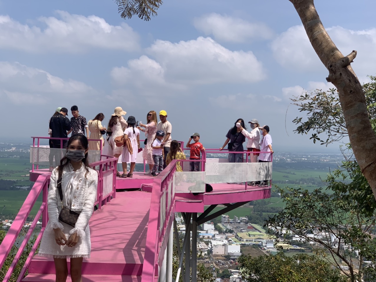 Cáp treo Núi Sam miễn vé vào cổng nhân ngày Valentine - Ảnh 15.