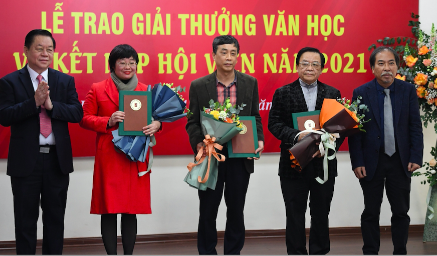 Hội Nhà văn Việt Nam trao giải thưởng văn học và kết nạp hội viên mới