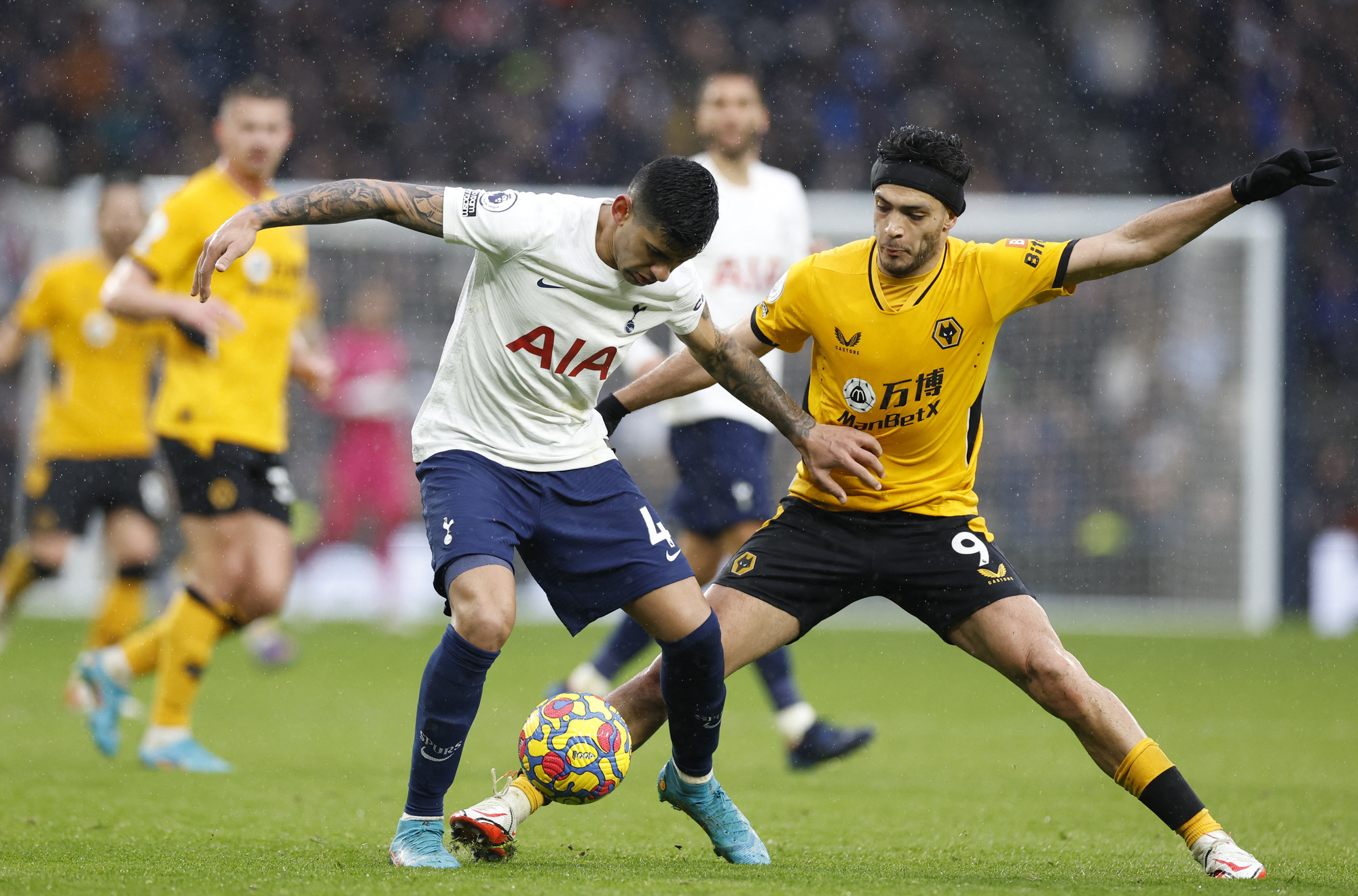 Tottenham gây thảm họa, Ngoại hạng Anh nóng bỏng khó lường
