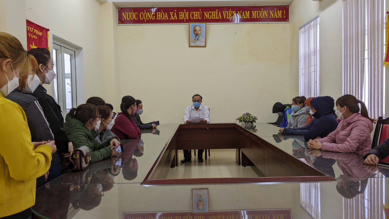 Đà Nẵng: Công nhân kéo đến trụ sở cơ quan thi hành án để xin nhận tiền nợ lương