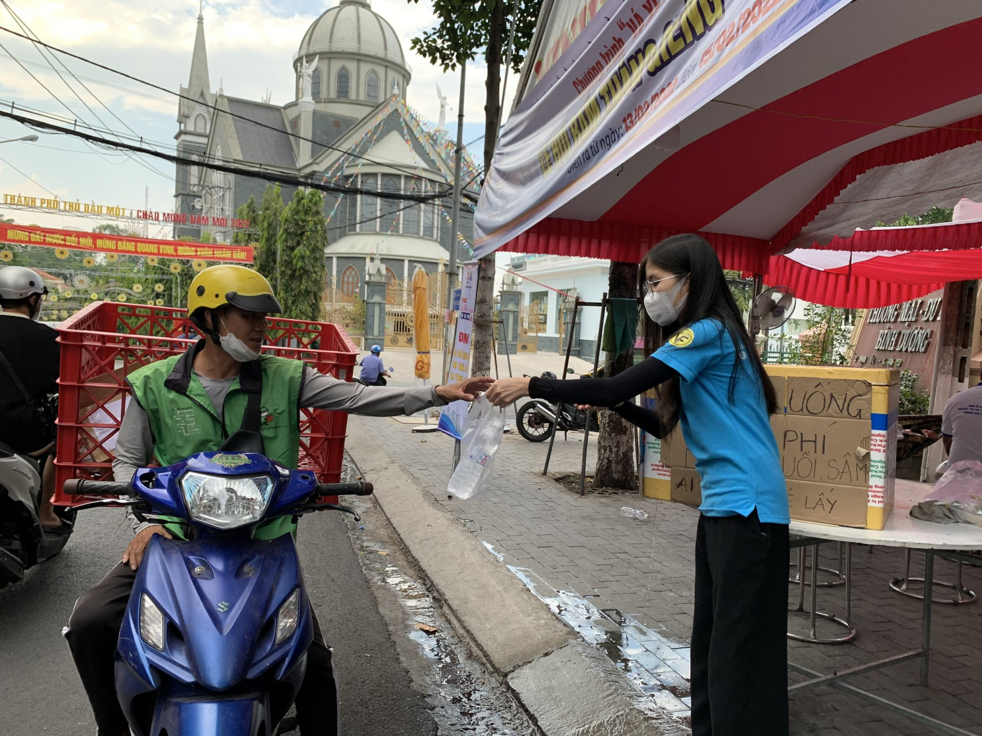 Hình ảnh ở Chùa Bà Bình Dương trong ngày rằm tháng Giêng - Ảnh 7.