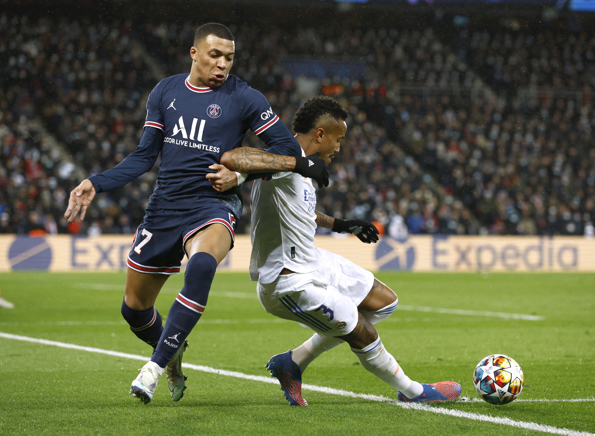 PSG đánh bại Real Madrid, Mbappe xứng đáng được gọi là siêu sao thế giới? - Ảnh 1.