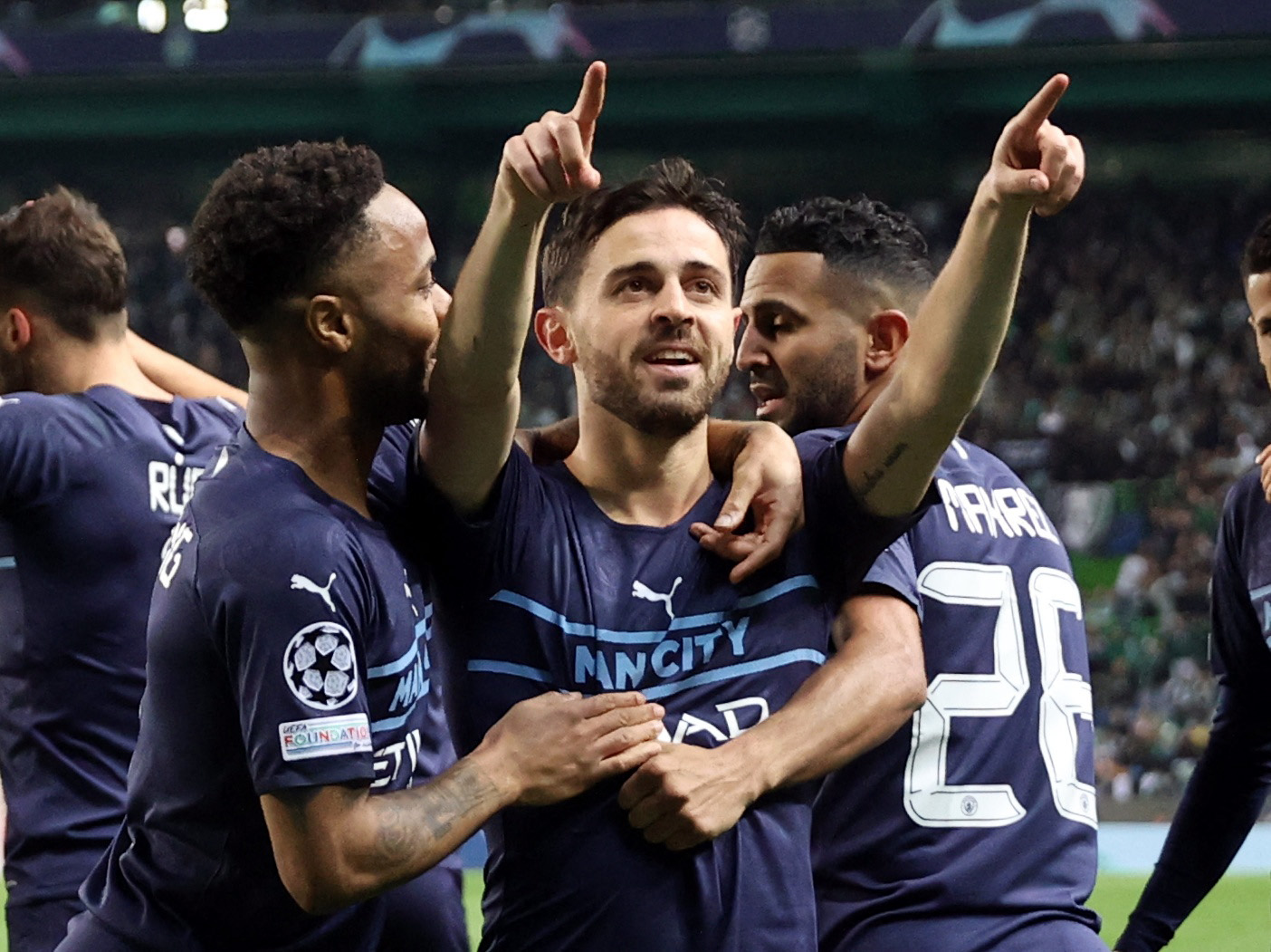 Thắng đậm Sporting Lisbon, HLV Guardiola vẫn chưa h&agrave;i l&ograve;ng lối chơi của Man City - Ảnh 6.