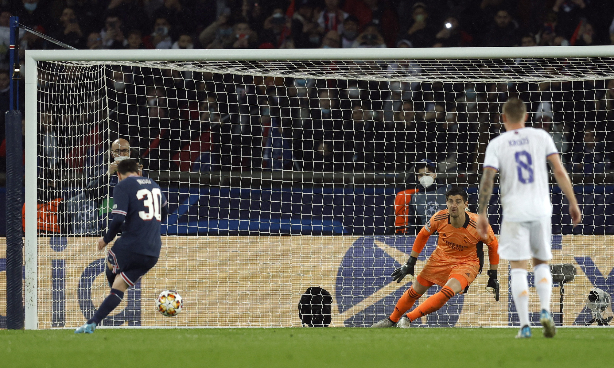 PSG đánh bại Real Madrid, Mbappe xứng đáng được gọi là siêu sao thế giới? - Ảnh 5.