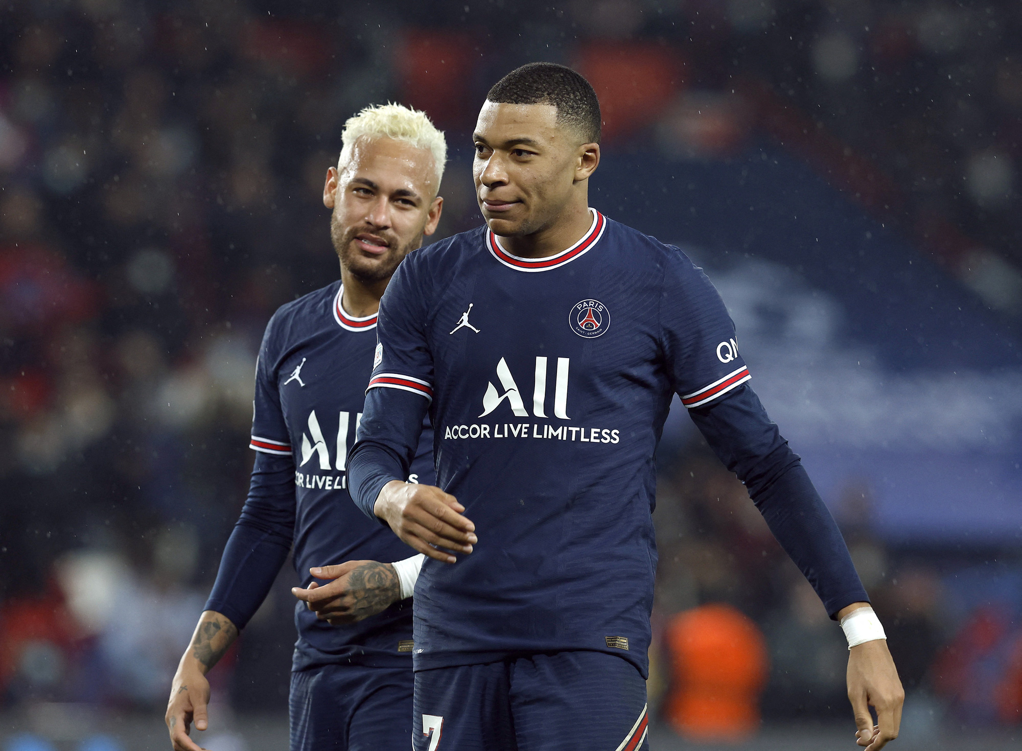 PSG đánh bại Real Madrid, Mbappe xứng đáng được gọi là "siêu sao thế giới"?