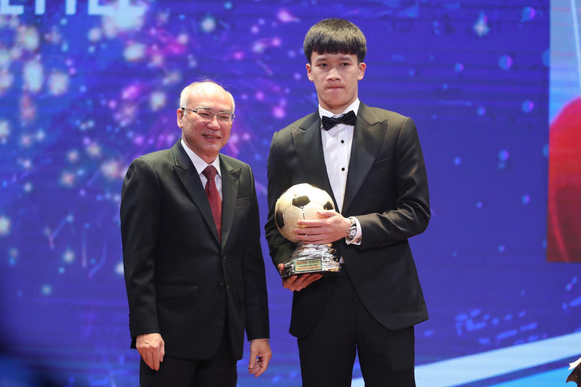 Ho&agrave;ng Đức, Huỳnh Như v&agrave; Hồ Văn &Yacute; gi&agrave;nh Quả b&oacute;ng V&agrave;ng 2021 - Ảnh 1.