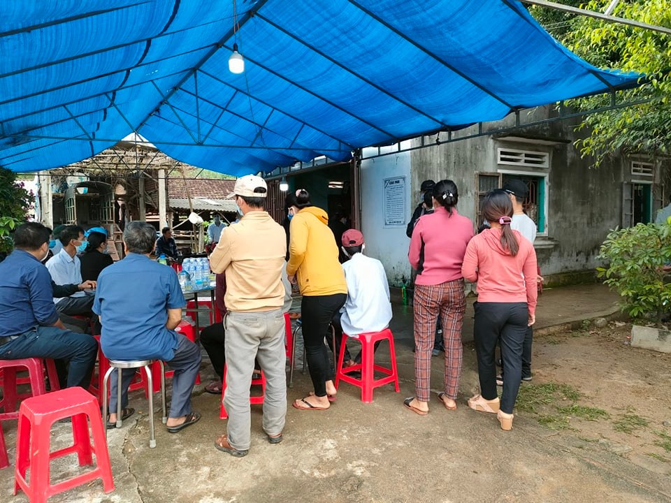 Đẫm nước mắt đưa linh cữu nam sinh viên mất tích về quê nhà - Ảnh 4.