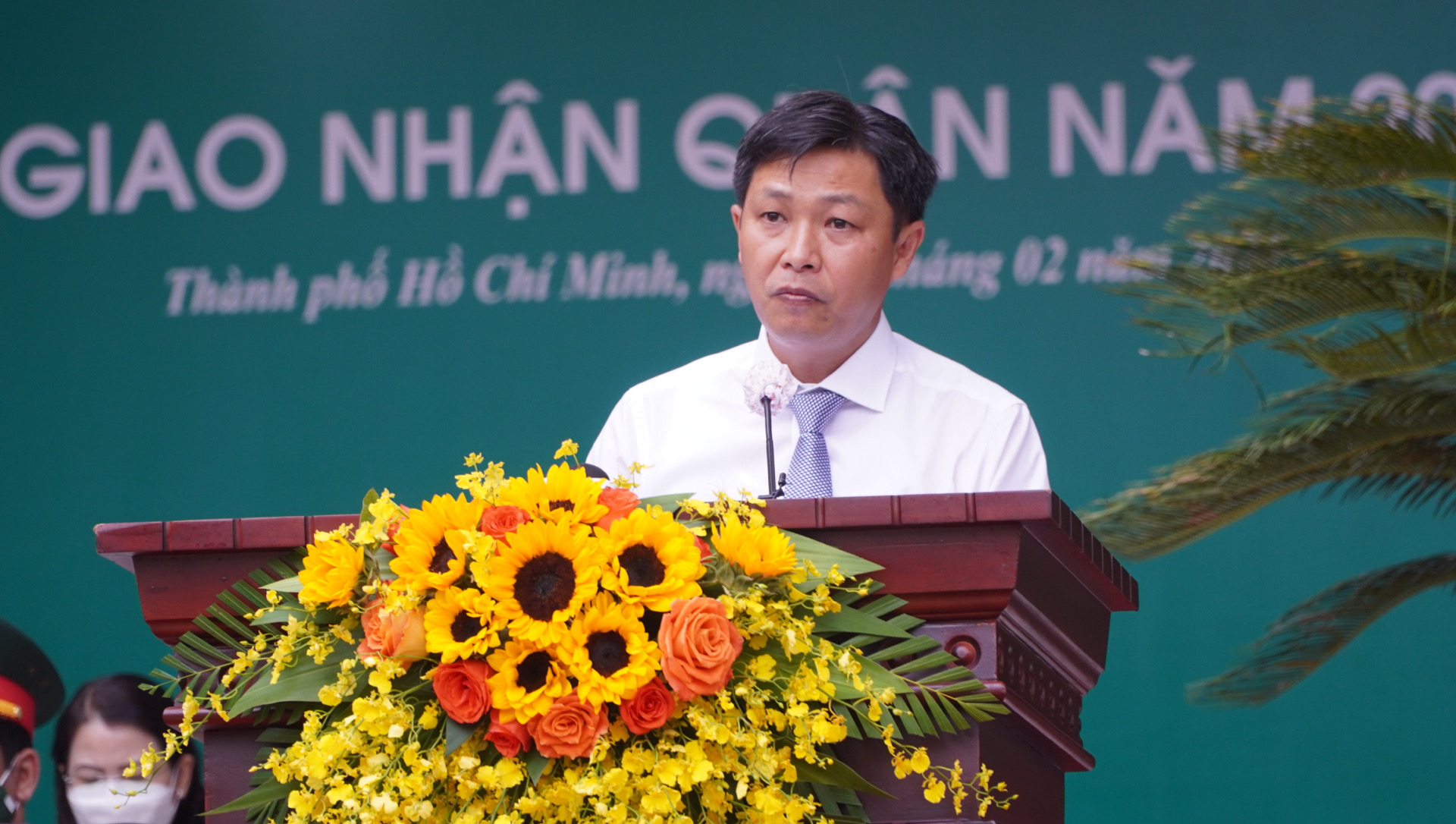 Thanh ni&ecirc;n TP HCM hăng h&aacute;i l&ecirc;n đường nhập ngũ - Ảnh 4.