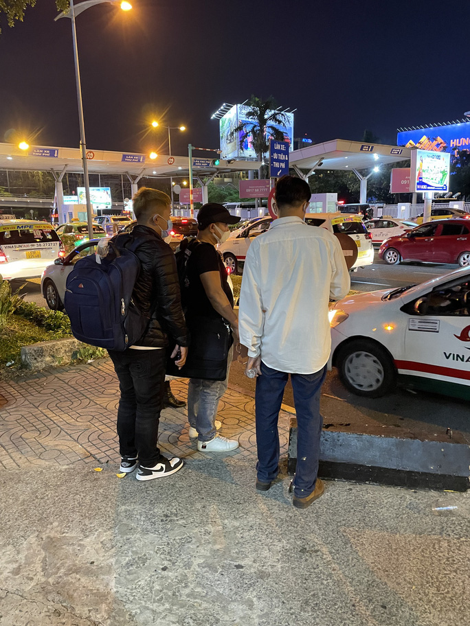 Khách hàng "nắm đằng lưỡi"