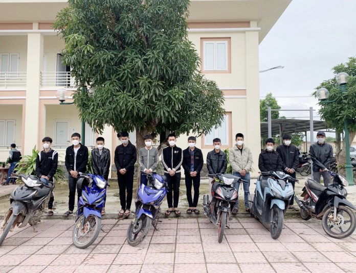 Băng côn đồ nhí rủ nhau "huyết chiến", đánh người