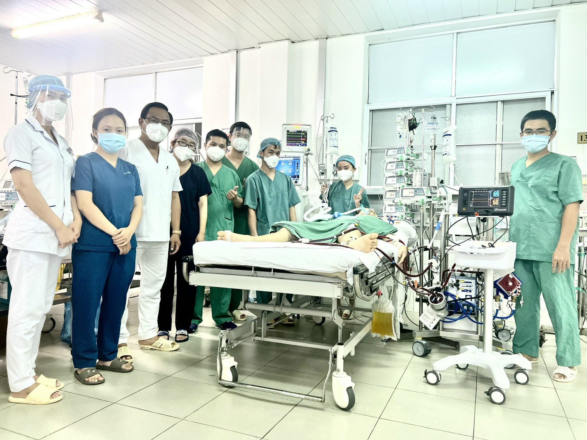 3 bệnh viện cùng “kéo” bệnh nhân viêm phổi từ cõi chết trở về