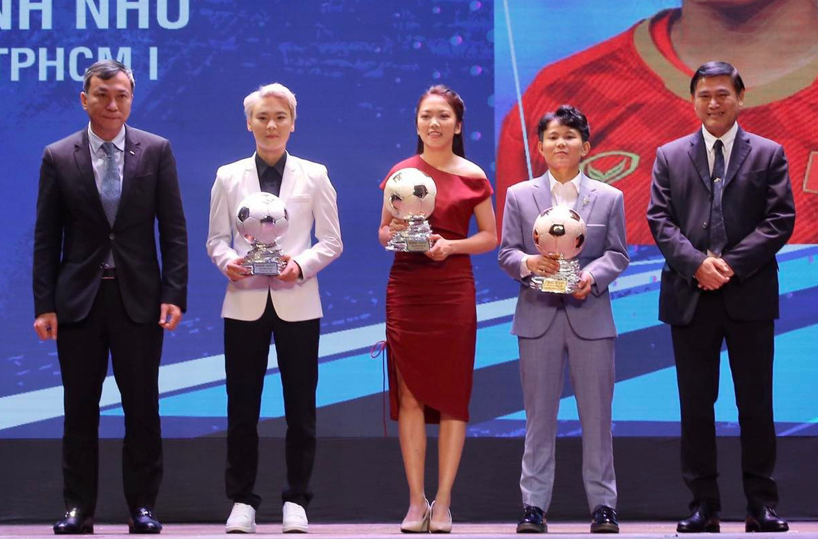 Ho&agrave;ng Đức, Huỳnh Như v&agrave; Hồ Văn &Yacute; gi&agrave;nh Quả b&oacute;ng V&agrave;ng 2021 - Ảnh 4.