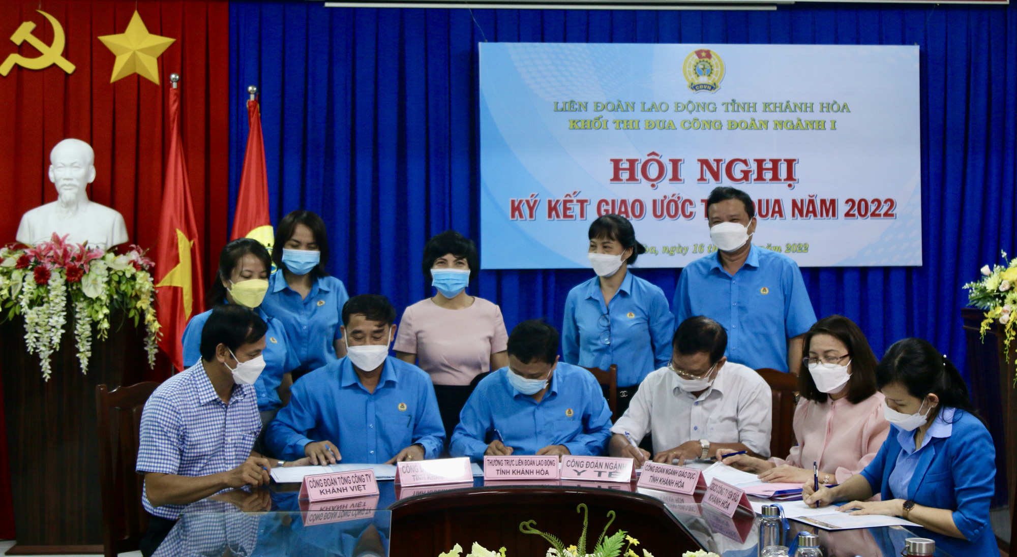 Kh&aacute;nh Ho&agrave;: Đ&oacute;ng g&oacute;p hơn 2,6 tỉ đồng ủng hộ mua vắc - xin ph&ograve;ng chống dịch Covid-19 - Ảnh 1.