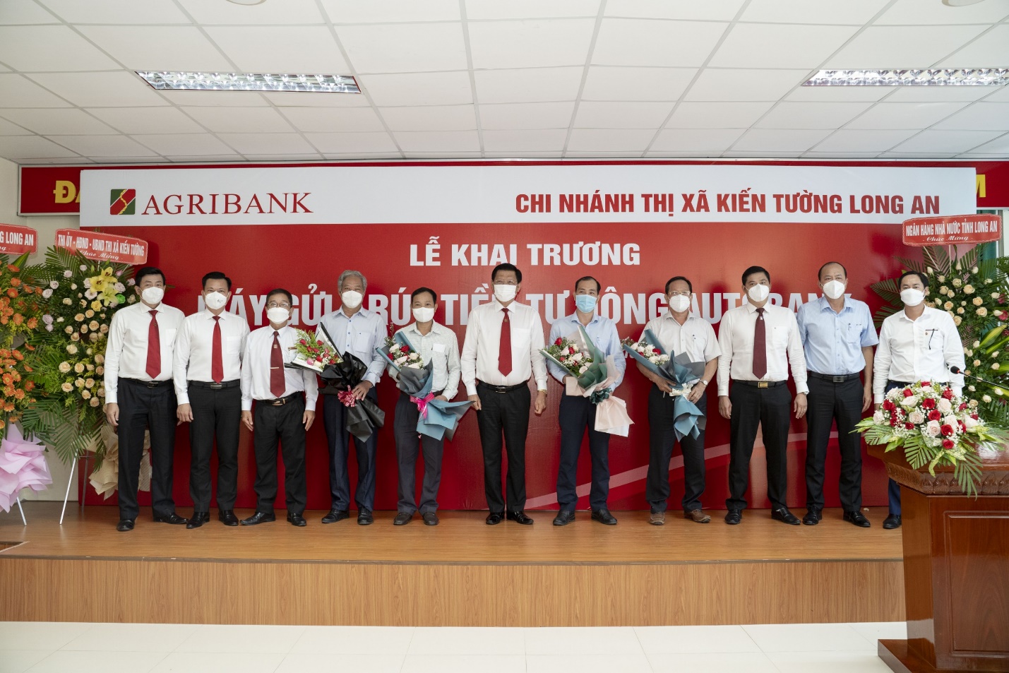 Agribank đưa v&agrave;o hoạt động ng&acirc;n h&agrave;ng tự động Autobank - Ảnh 6.
