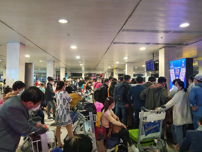Bao giờ hết cảnh bát nháo ở sân bay?