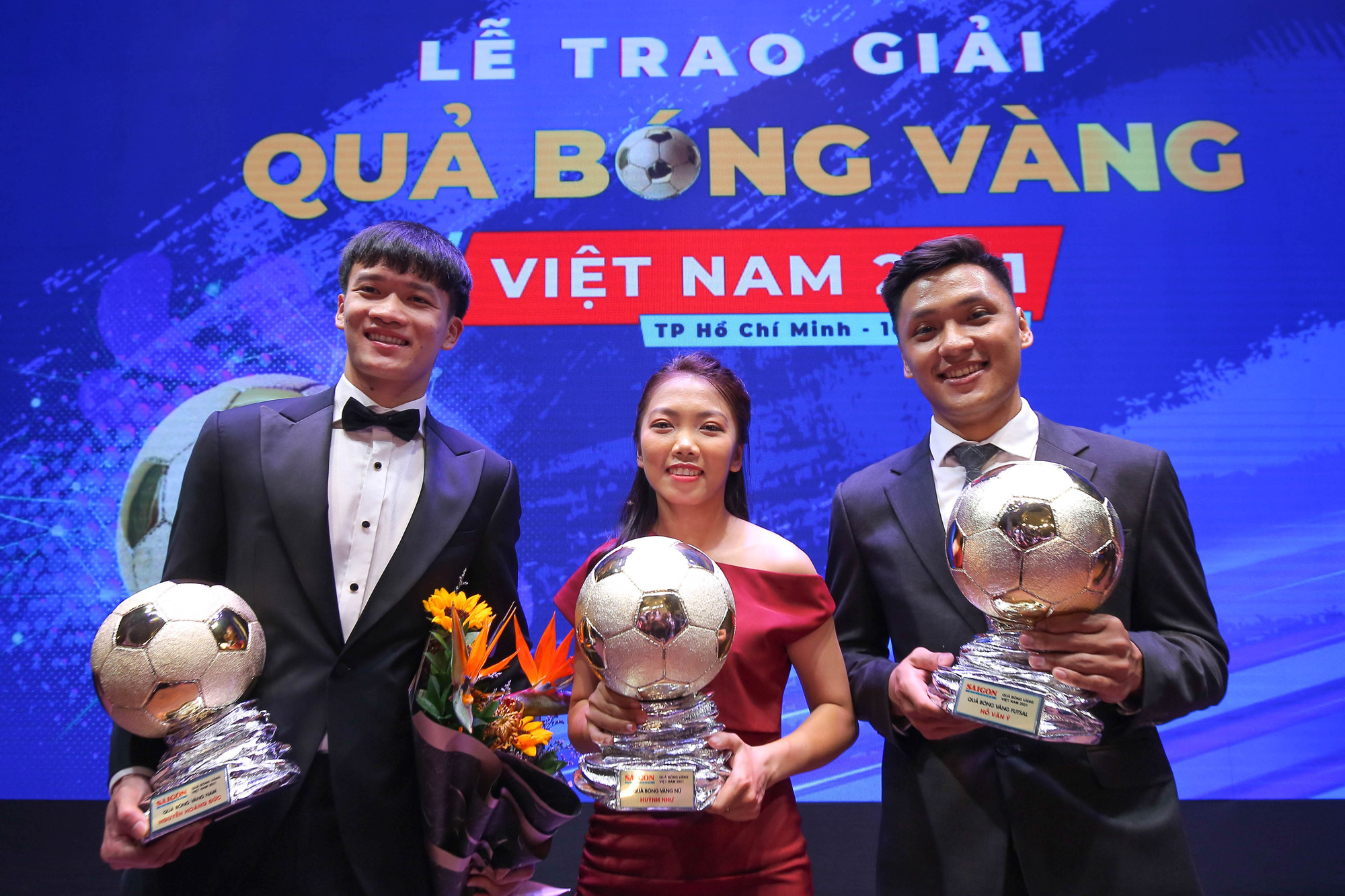 Những khoảnh khắc ấn tượng tại lễ trao giải Quả b&oacute;ng v&agrave;ng Việt Nam 2021 - Ảnh 14.