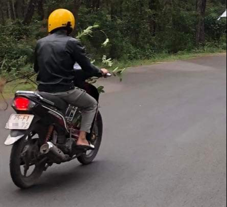 Bắt giữ tên biến thái khoe của quý trước 2 cô gái - Ảnh 2.