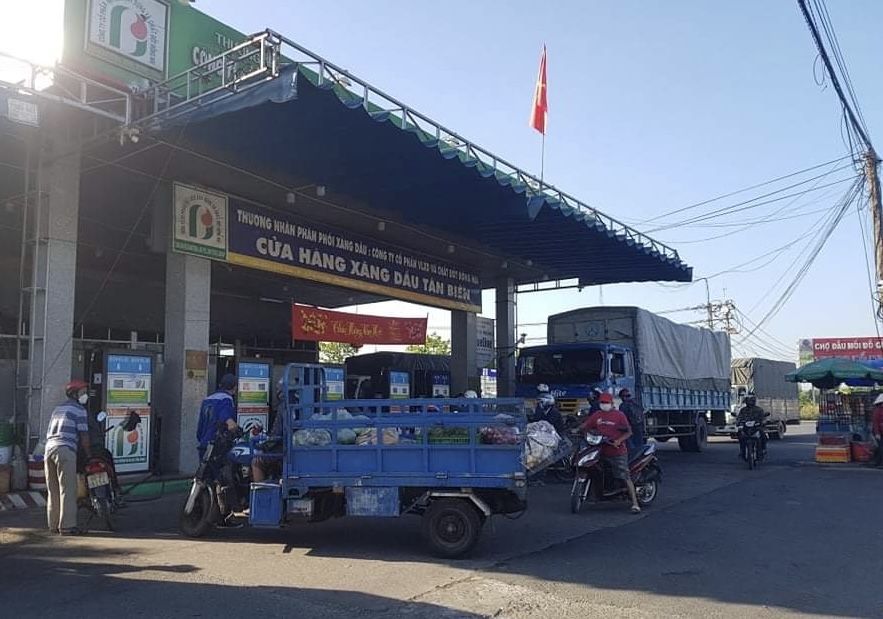 Đồng Nai: Nhiều cây xăng ngưng bán, bán nhỏ giọt - Ảnh 1.