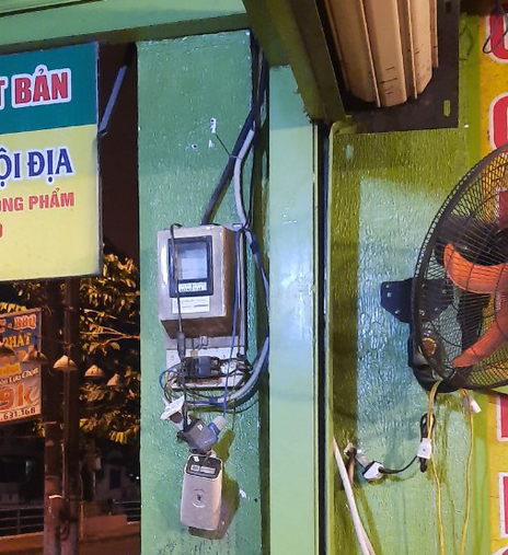 Một gia đ&igrave;nh bị khủng bố suốt 3 năm, cứ gửi đơn cầu cứu l&agrave; bị n&eacute;m đ&aacute; - Ảnh 9.