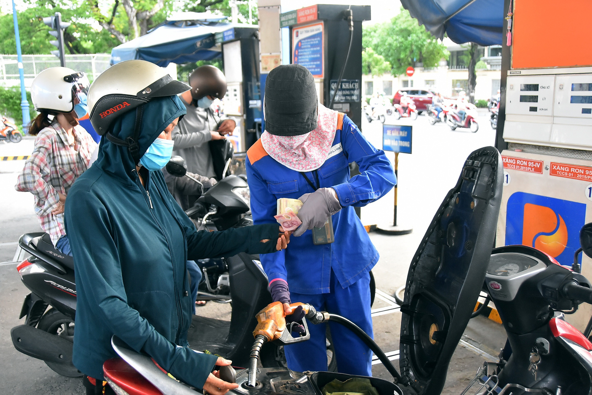 Ứng phó thiếu hụt xăng dầu