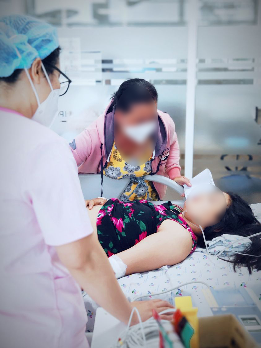 1 ngày uống 3-4 chai nước ngọt loại 1,5 lít, bé gái 13 tuổi nguy kịch