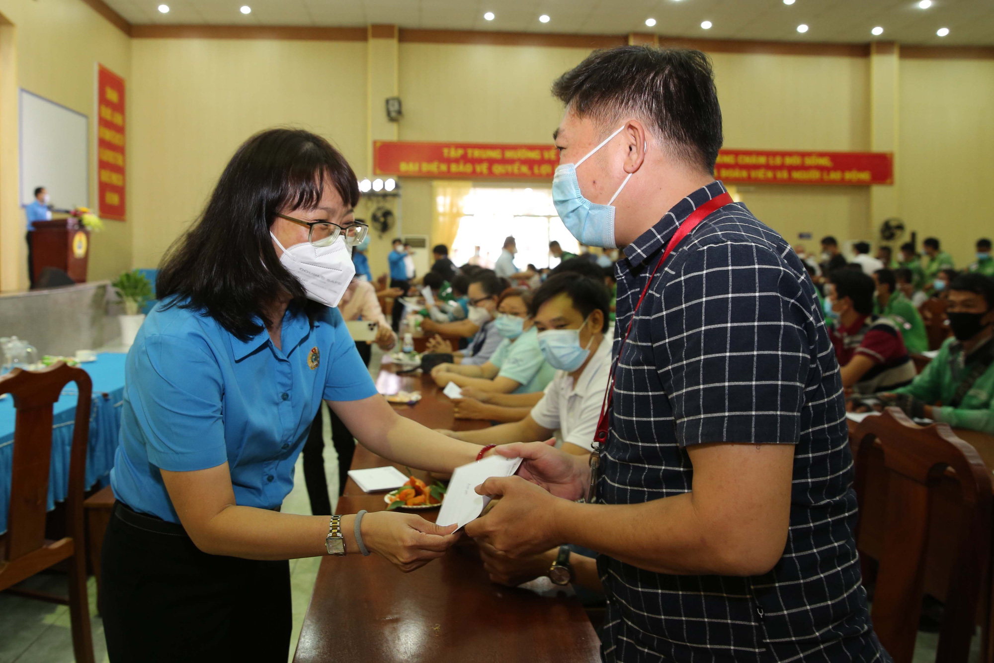 Công nhân đã có cái Tết ấm áp