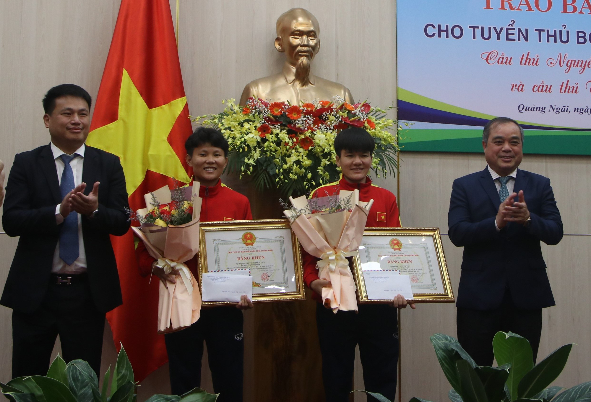 2 người hùng của đội tuyển bóng đá nữ được vinh danh tại Quảng Ngãi