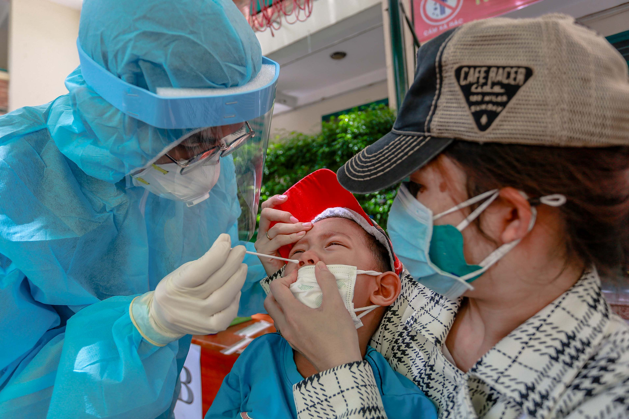 Trang bị bộ sinh phẩm xét nghiệm nhanh cho trường học
