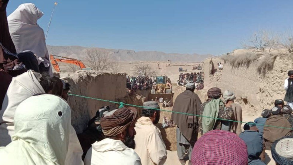 Cậu b&eacute; 5 tuổi vừa được k&eacute;o l&ecirc;n khỏi giếng th&igrave; tử vong ở Afghanistan - Ảnh 4.